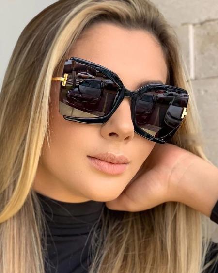 Oversized Frame  Square T Sunglasses